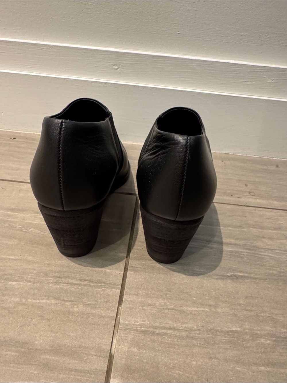 Vince Black Leather Pointed Slip-On Women’s Dress Shoes - Picture 4 of 5
